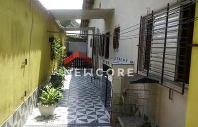 Imagem: A casa possui 2 Dormitórios, 2 Banheiros, 2 Vagas na garagem