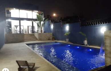 Imagem: A casa possui 3 Dormitórios, 4 Banheiros, 4 Vagas na garagem