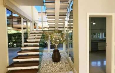 Imagem: A casa em condomínio possui 4 Dormitórios, 1 Banheiro, 4 Vagas