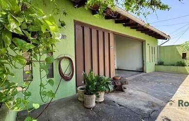 Imagem: A casa possui 3 Dormitórios, 4 Banheiros, 4 Vagas na garagem