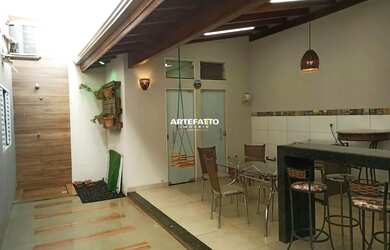 Imagem: A casa possui 2 Dormitórios, 2 Banheiros, 3 Vagas na garagem