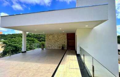 Imagem: A casa em condomínio possui 4 Dormitórios, 3 Banheiros, 4