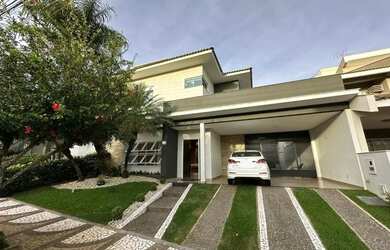 Imagem: A casa em condomínio possui 4 Dormitórios, 5 Banheiros, 4