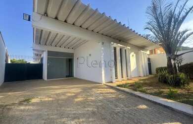 Imagem: A casa possui 3 Dormitórios, 3 Banheiros, 2 Vagas na garagem