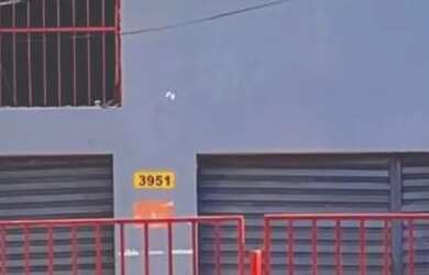 Imagem: O depósito possui 5 Vagas na garagem, 650m² de Área e está