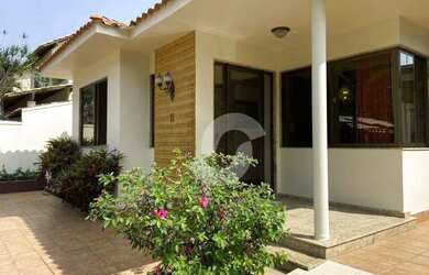 Imagem: A casa em condomínio à venda possui 3 Dormitórios, 3 Banheiros