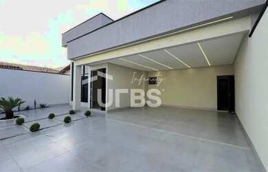 Imagem: A casa possui 3 Dormitórios, 4 Banheiros, 4 Vagas na garagem