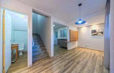 Imagem: A casa possui 2 Dormitórios, 2 Banheiros, 2 Vagas na garagem