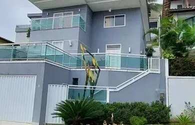 Imagem: A casa em condomínio possui 4 Dormitórios, 5 Banheiros, 2