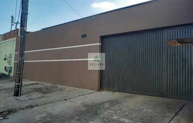 Imagem: A casa possui 3 Dormitórios, 1 Banheiro, 3 Vagas na garagem