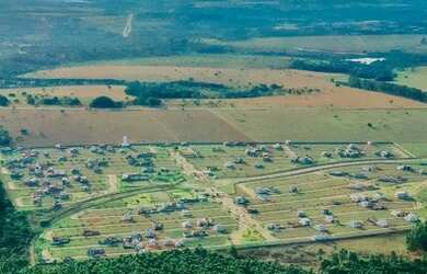 Imagem: O terreno possui 360m² de Área, Imóvel novo e está localizado