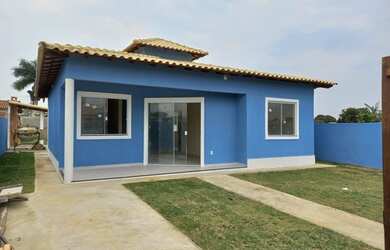 Imagem: A casa possui 3 Dormitórios, 2 Banheiros, 2 Vagas na garagem