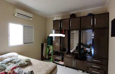 Imagem: A casa possui 2 Dormitórios, 1 Banheiro, 1 Vaga na garagem