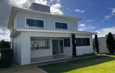 Imagem: A casa possui 5 Dormitórios, 4 Banheiros, 2 Vagas na garagem