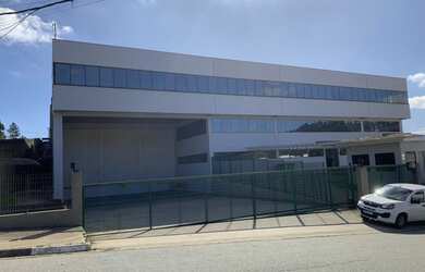 Imagem: O depósito possui 5 Vagas na garagem e 4677m² de Área e está