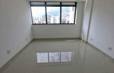 Imagem: O depósito possui 1 Vaga na garagem e 27m² de Área e está