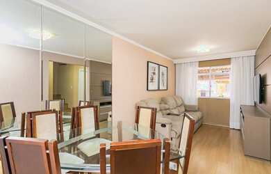 Imagem: A casa possui 3 Dormitórios, 2 Banheiros, 2 Vagas na garagem