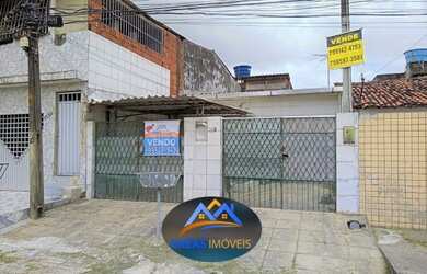 Imagem: A casa possui 3 Dormitórios, 2 Banheiros, 2 Vagas na garagem