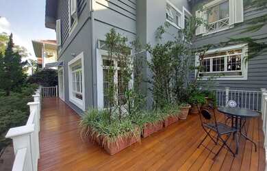 Imagem: A casa em condomínio possui 4 Dormitórios, 5 Banheiros, 2