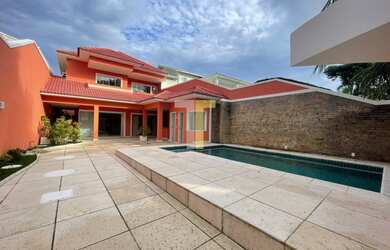 Imagem: A casa em condomínio possui 4 Dormitórios, 5 Banheiros, 2