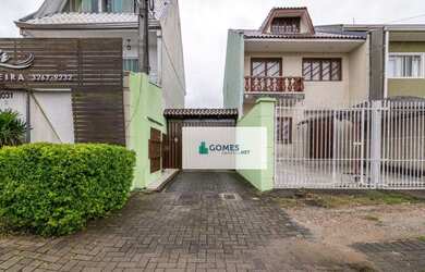 Imagem: A casa possui 3 Dormitórios, 3 Banheiros, 1 Vaga na garagem