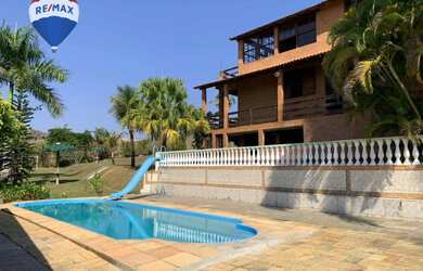 Imagem: A casa possui 4 Dormitórios, 4 Banheiros e 478m² de Área