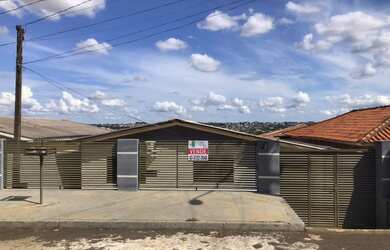 Imagem: A casa possui 2 Dormitórios, 2 Banheiros, 4 Vagas na garagem
