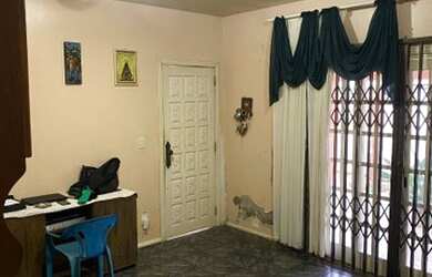 Imagem: A casa possui 4 Dormitórios, 3 Banheiros, 4 Vagas na garagem