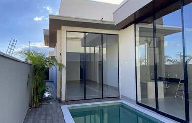 Imagem: A casa em condomínio possui 3 Dormitórios, 4 Banheiros, 3