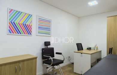 Imagem: O depósito possui 4 Vagas na garagem e 350m² de Área e está