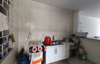 Imagem: A casa possui 2 Dormitórios, 1 Banheiro, 2 Vagas na garagem