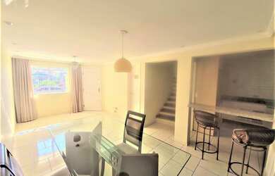 Imagem: A casa em condomínio possui 3 Dormitórios, 3 Banheiros, 3