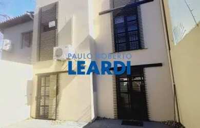 Imagem: A casa possui 4 Dormitórios, 5 Banheiros, 3 Vagas na garagem