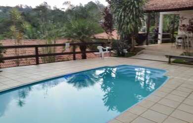 Imagem: A casa em condomínio possui 4 Dormitórios, 3 Banheiros, 5