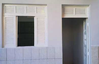 Imagem: A casa possui 1 Dormitório, 1 Banheiro e está localizado