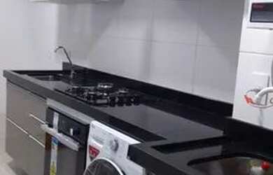 Imagem: O apartamento possui 2 Dormitórios, 1 Banheiro, 1 Vaga na garagem