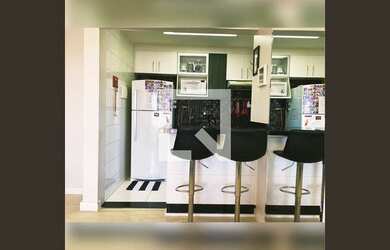 Imagem: O apartamento possui 2 Dormitórios, 1 Banheiro, 1 Vaga na garagem