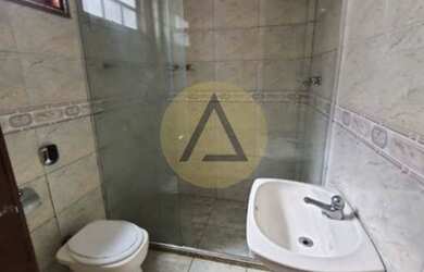 Imagem: A casa possui 4 Dormitórios, 3 Banheiros, 1 Vaga na garagem