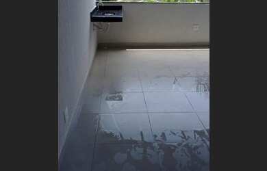 Imagem: A casa em condomínio possui 2 Dormitórios, 3 Banheiros, 1