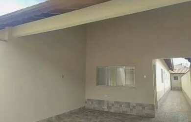 Imagem: A casa possui 2 Dormitórios, 2 Banheiros, 2 Vagas na garagem