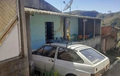 Imagem: A casa possui 3 Dormitórios, 2 Banheiros e 1 Vaga na garagem