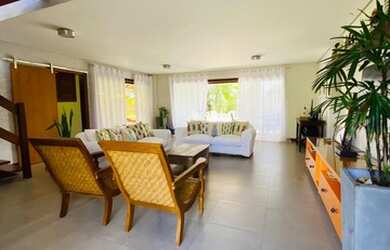 Imagem: A casa possui 5 Dormitórios, 5 Banheiros, 4 Vagas na garagem