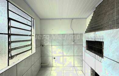 Imagem: A casa possui 3 Dormitórios, 2 Banheiros, 3 Vagas na garagem