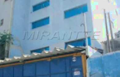 Imagem: O depósito possui 5 Vagas na garagem, 905m² de Área e está