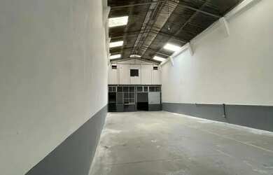 Imagem: O depósito possui 550m² de Área e está localizado em Olaria