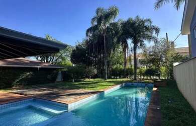 Imagem: A casa em condomínio possui 4 Dormitórios, 5 Banheiros, 4