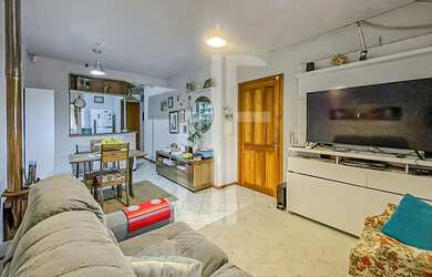 Imagem: A casa possui 3 Dormitórios, 2 Banheiros, 2 Vagas na garagem