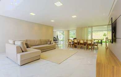 Imagem: A casa em condomínio possui 4 Dormitórios, 5 Banheiros, 5