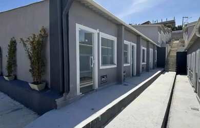 Imagem: A casa possui 1 Dormitório, 1 Banheiro, 25m² de Área e está