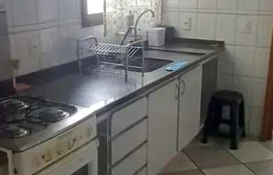 Imagem: O apartamento possui 3 Dormitórios, 1 Banheiro, 2 Vagas na